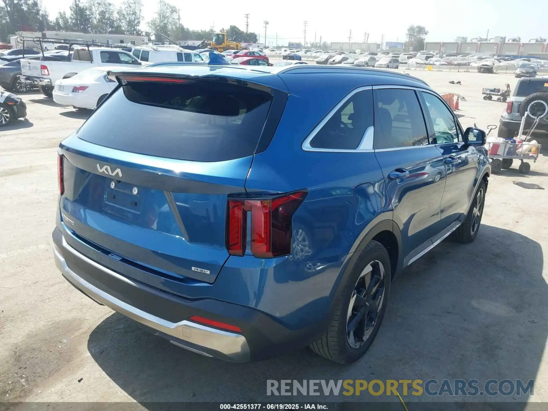 4 Photograph of a damaged car KNDRJDJH9S5301551 KIA SORENTO PLUG-IN HYBRID 2025