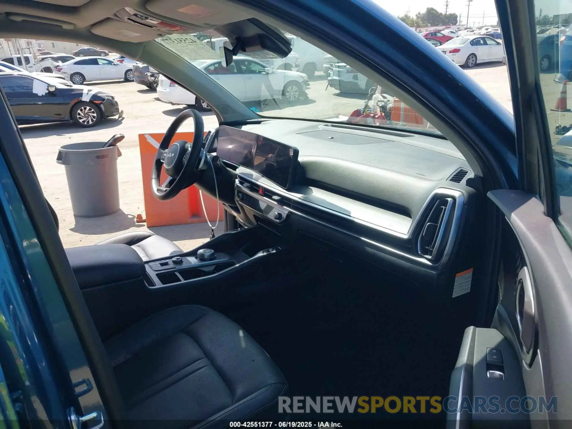 5 Photograph of a damaged car KNDRJDJH9S5301551 KIA SORENTO PLUG-IN HYBRID 2025