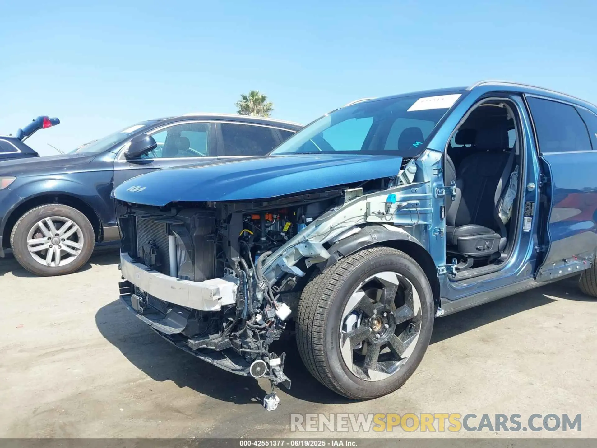 6 Photograph of a damaged car KNDRJDJH9S5301551 KIA SORENTO PLUG-IN HYBRID 2025