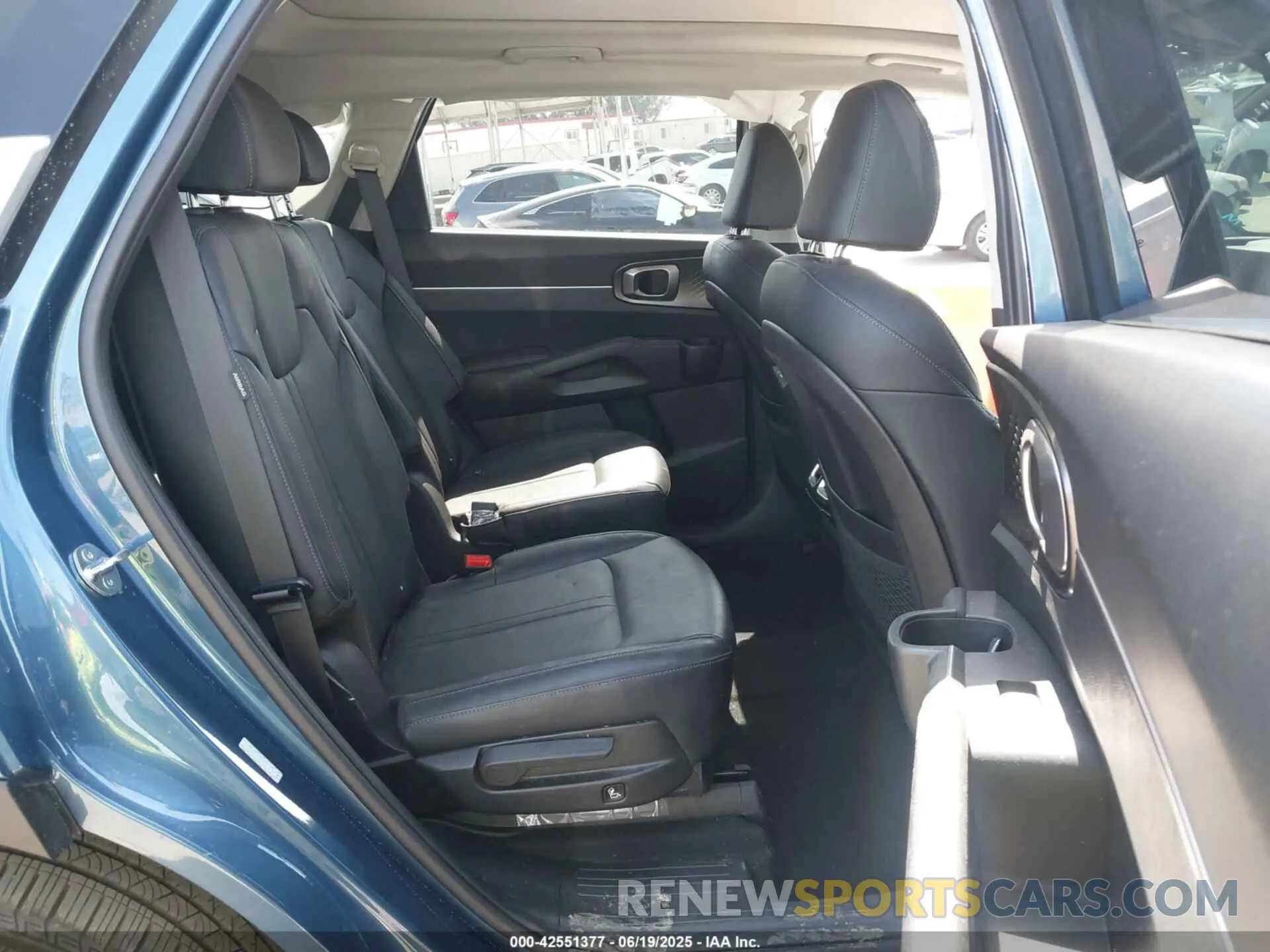 8 Photograph of a damaged car KNDRJDJH9S5301551 KIA SORENTO PLUG-IN HYBRID 2025
