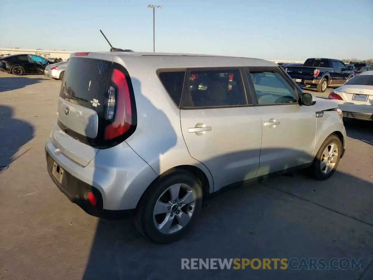 3 Фотография поврежденного автомобиля KNDJN2A20K7691770 KIA SOUL 2019