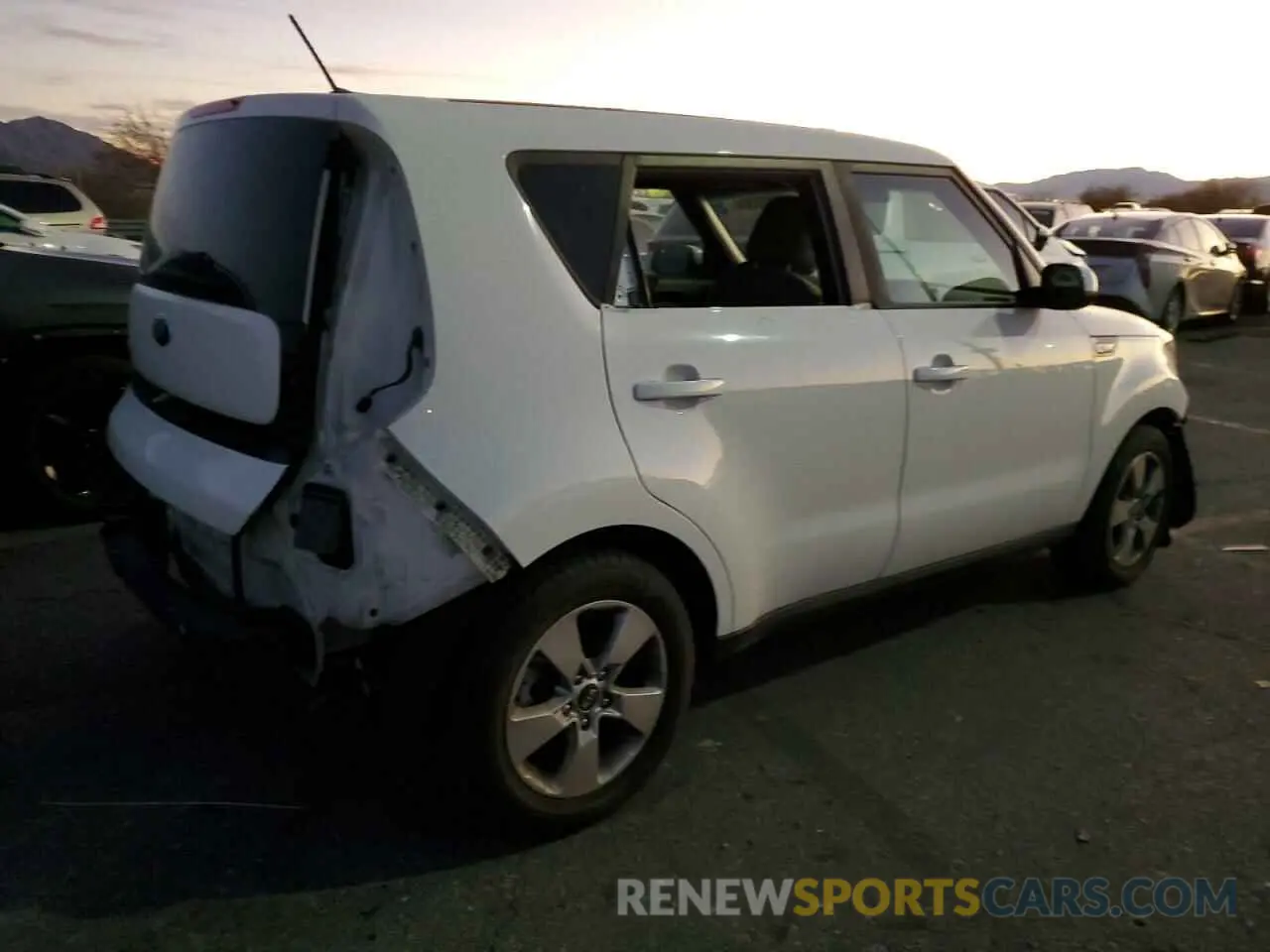 3 Фотография поврежденного автомобиля KNDJN2A21K7025730 KIA SOUL 2019
