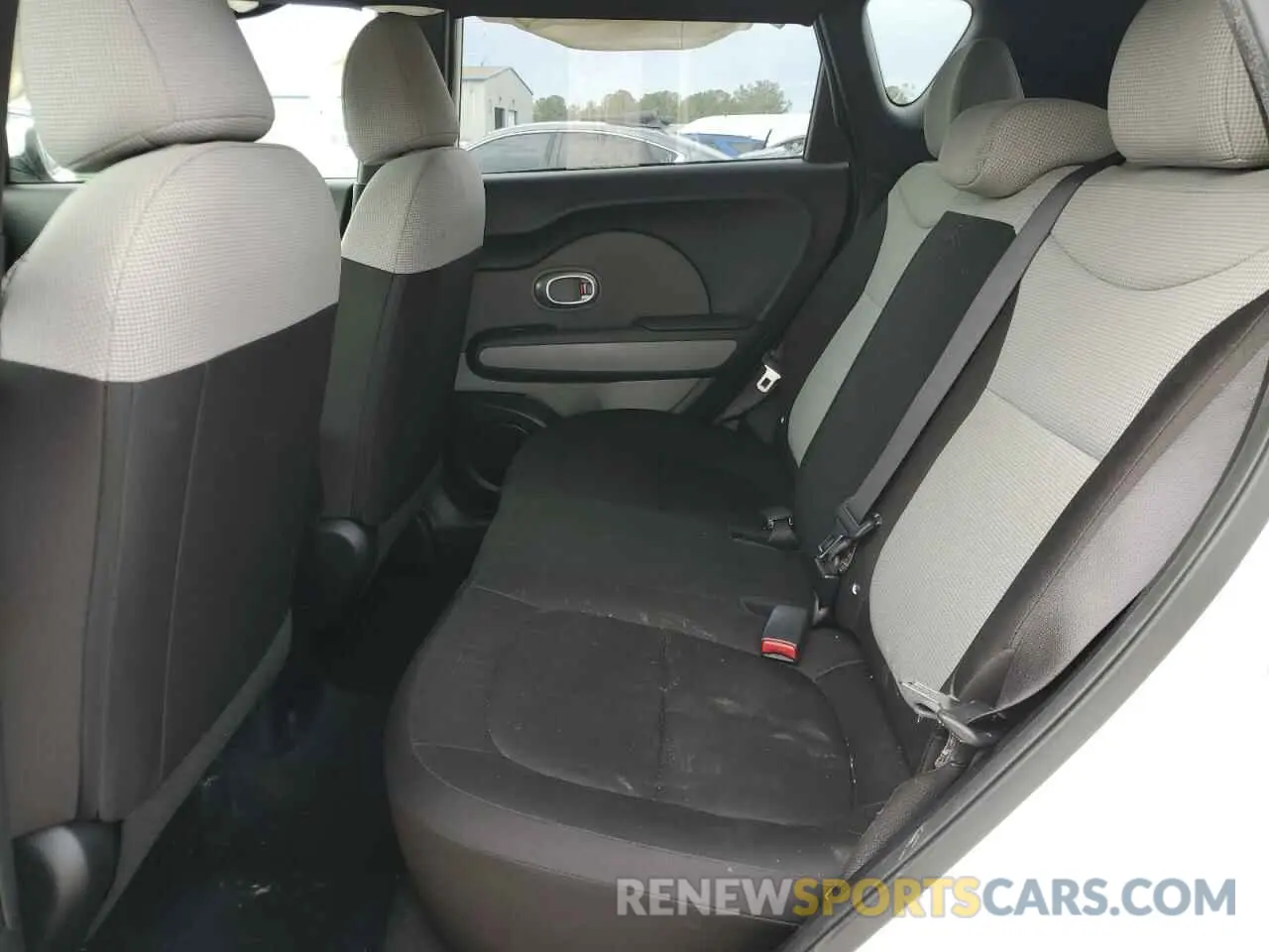 10 Фотография поврежденного автомобиля KNDJN2A21K7686724 KIA SOUL 2019
