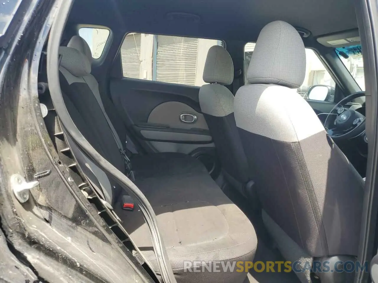 10 Фотография поврежденного автомобиля KNDJN2A22K7686442 KIA SOUL 2019