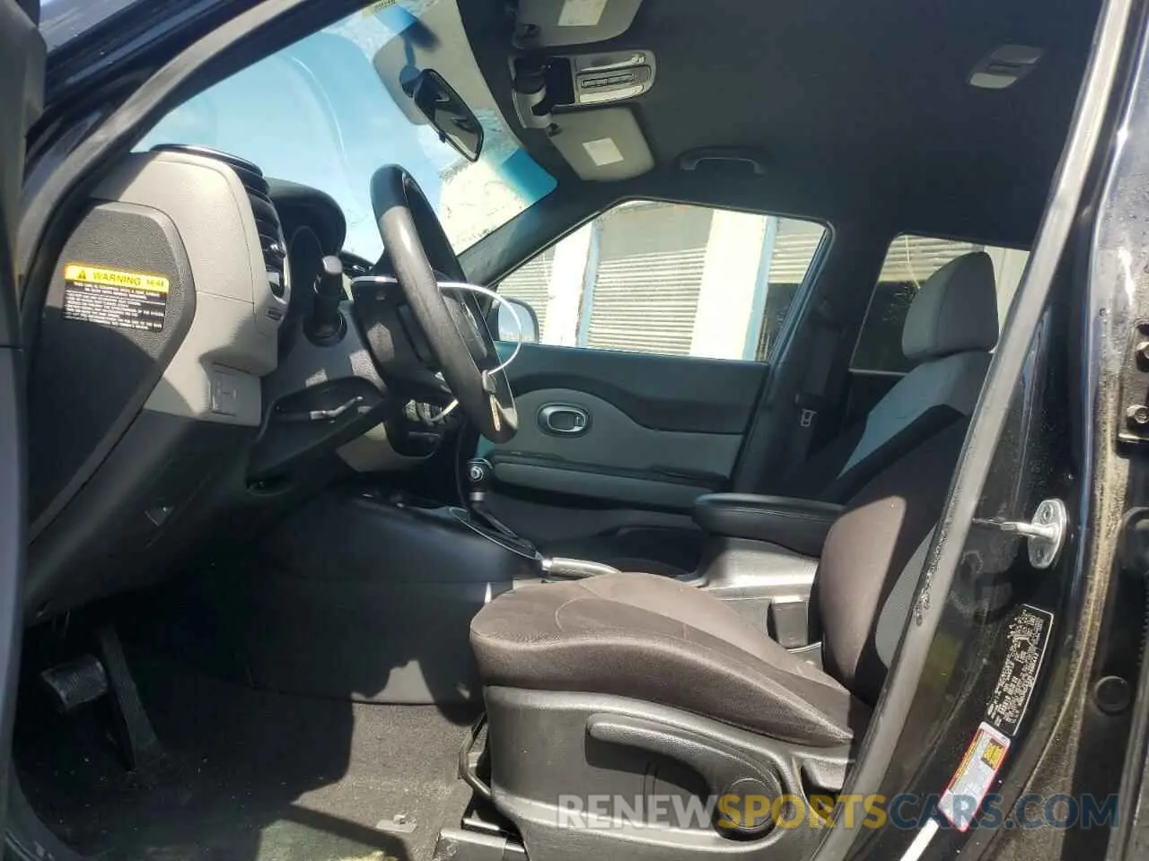 7 Фотография поврежденного автомобиля KNDJN2A22K7686442 KIA SOUL 2019