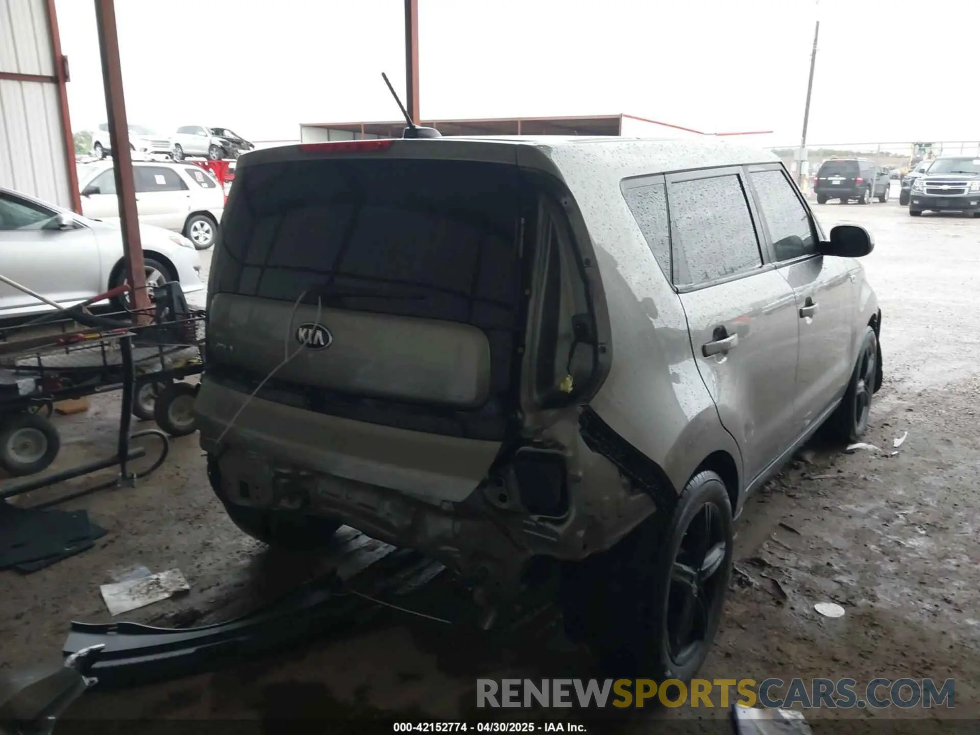 4 Photograph of a damaged car KNDJN2A23K7640585 KIA SOUL 2019