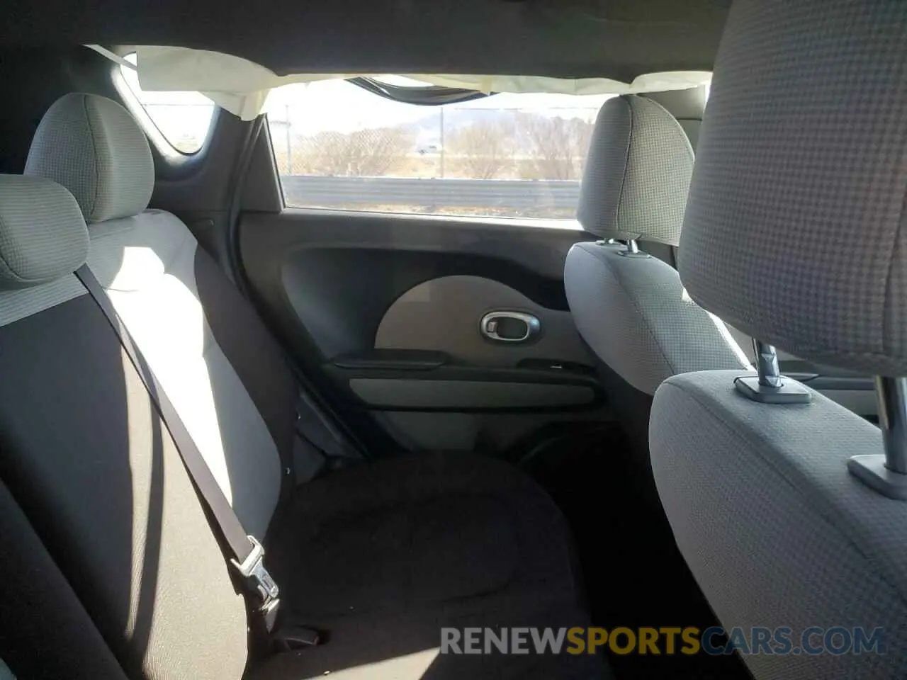 10 Фотография поврежденного автомобиля KNDJN2A25K7643116 KIA SOUL 2019