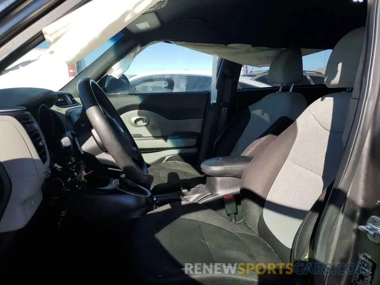 7 Фотография поврежденного автомобиля KNDJN2A25K7643116 KIA SOUL 2019