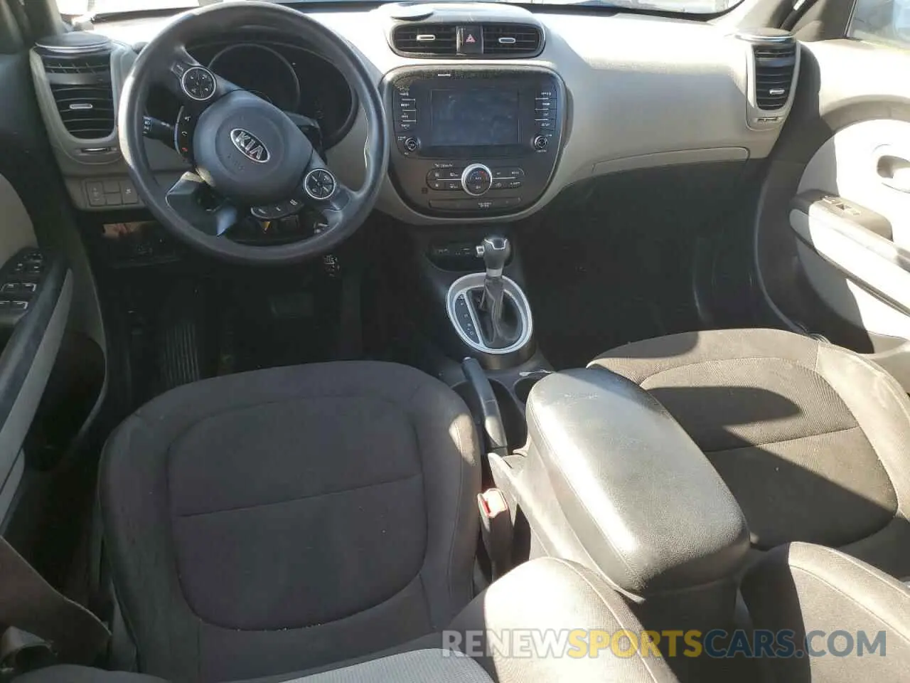 8 Фотография поврежденного автомобиля KNDJN2A25K7643116 KIA SOUL 2019