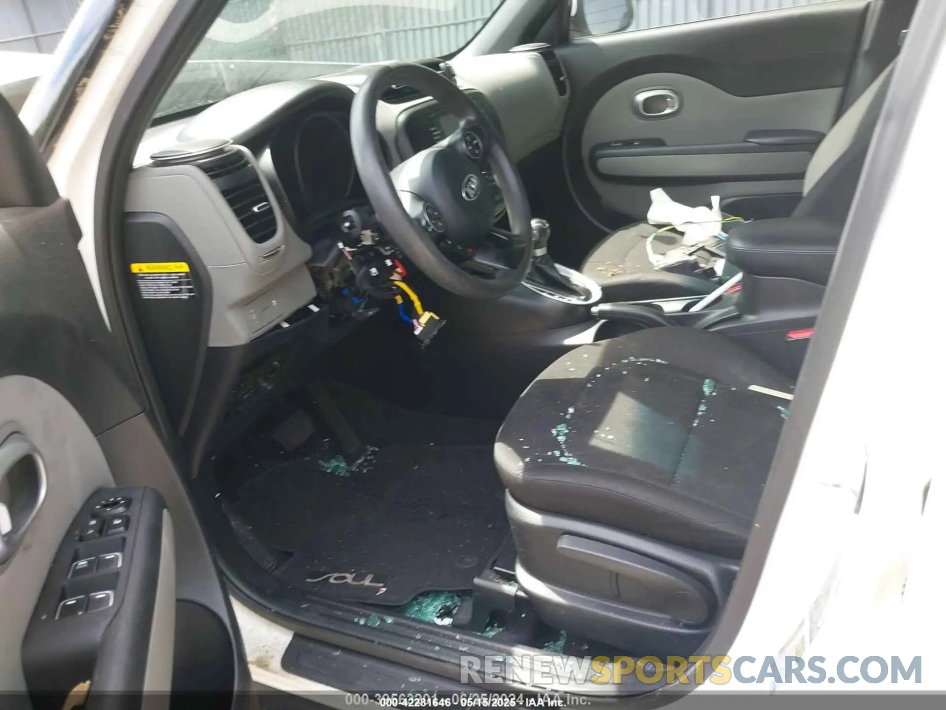 5 Фотография поврежденного автомобиля KNDJN2A25K7698617 KIA SOUL 2019