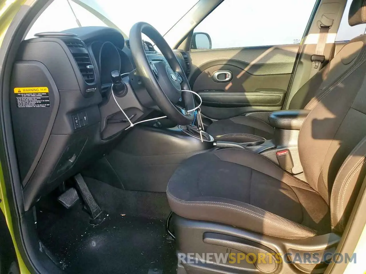 7 Photograph of a damaged car KNDJN2A26K7916077 KIA SOUL 2019