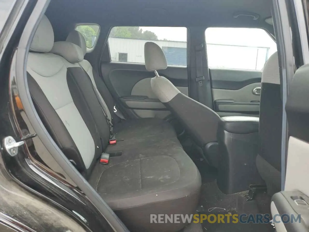 11 Photograph of a damaged car KNDJN2A26K7921702 KIA SOUL 2019