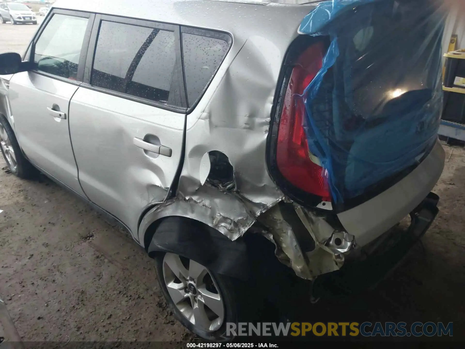 17 Photograph of a damaged car KNDJN2A27K7013680 KIA SOUL 2019