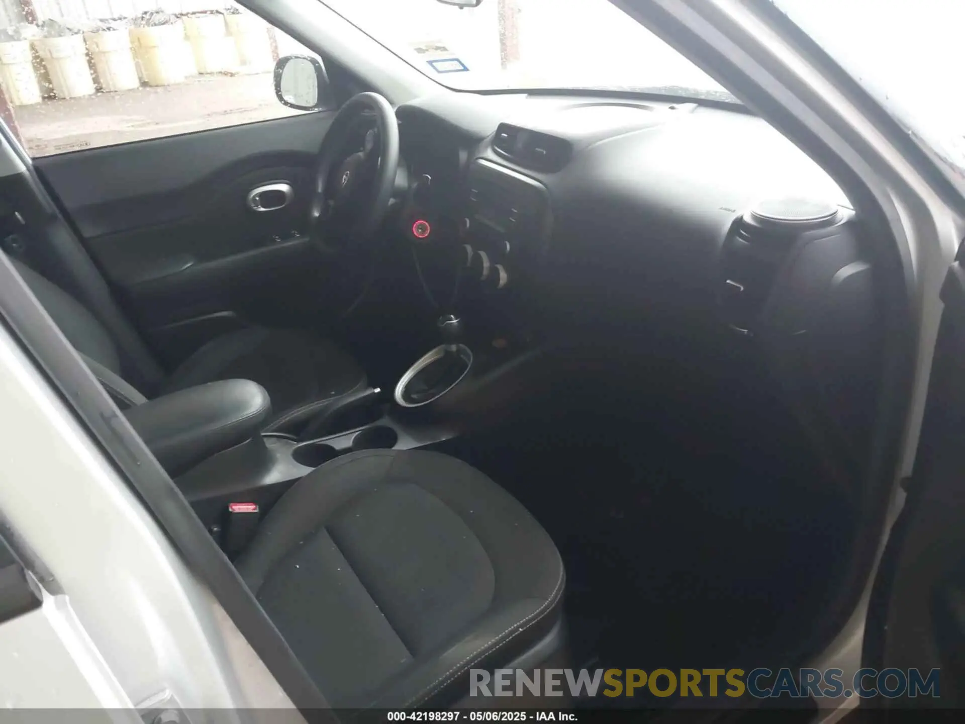 5 Photograph of a damaged car KNDJN2A27K7013680 KIA SOUL 2019