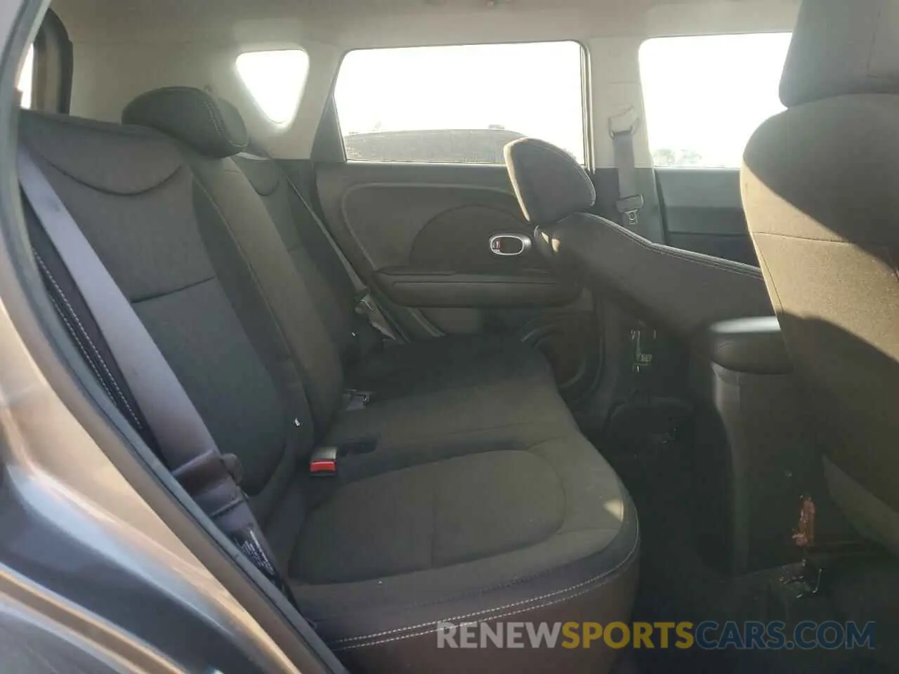10 Фотография поврежденного автомобиля KNDJN2A27K7022718 KIA SOUL 2019