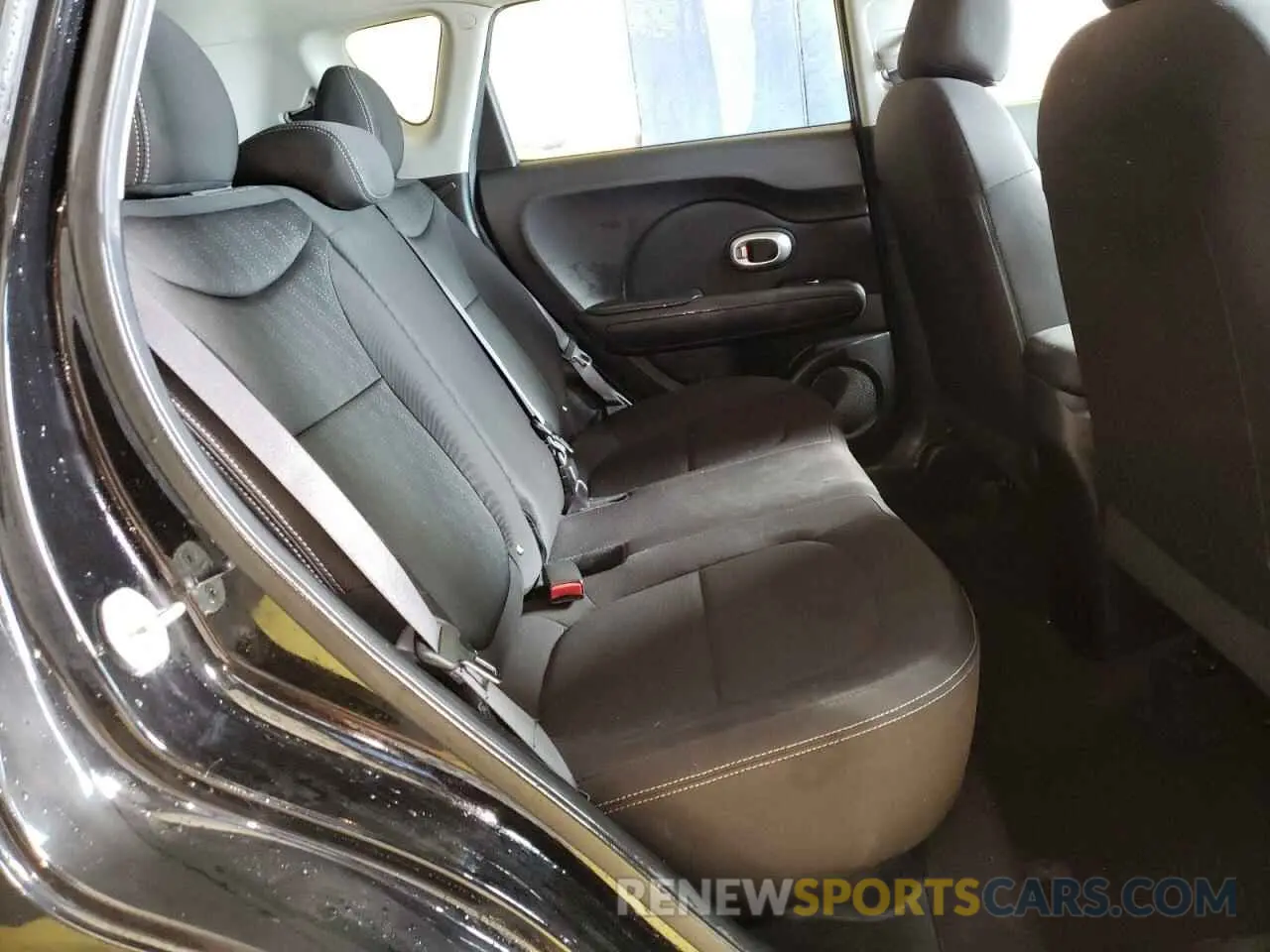 11 Photograph of a damaged car KNDJN2A27K7913933 KIA SOUL 2019