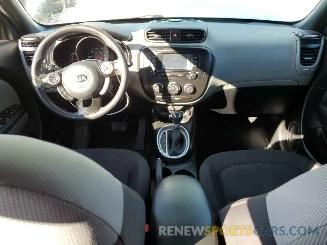 8 Photograph of a damaged car KNDJN2A27K7914001 KIA SOUL 2019