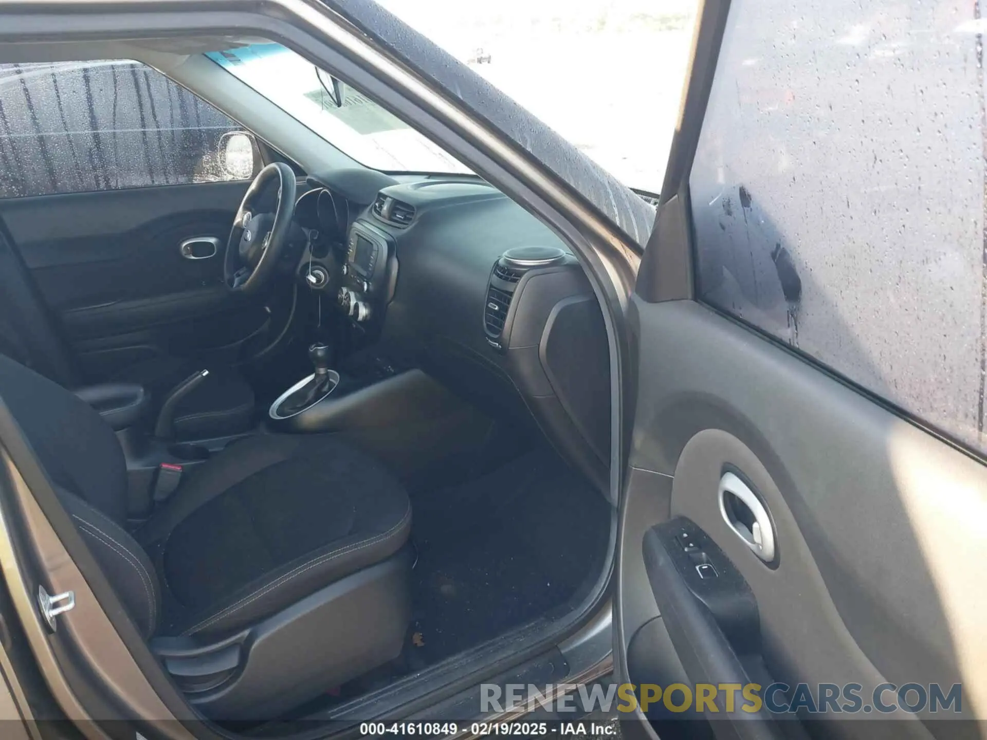 5 Фотография поврежденного автомобиля KNDJN2A29K7015236 KIA SOUL 2019