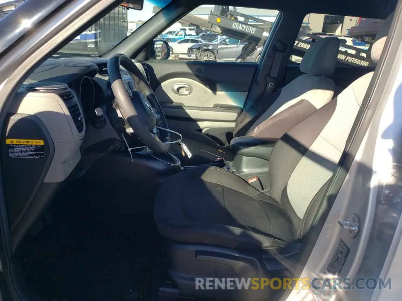 7 Фотография поврежденного автомобиля KNDJN2A29K7019528 KIA SOUL 2019