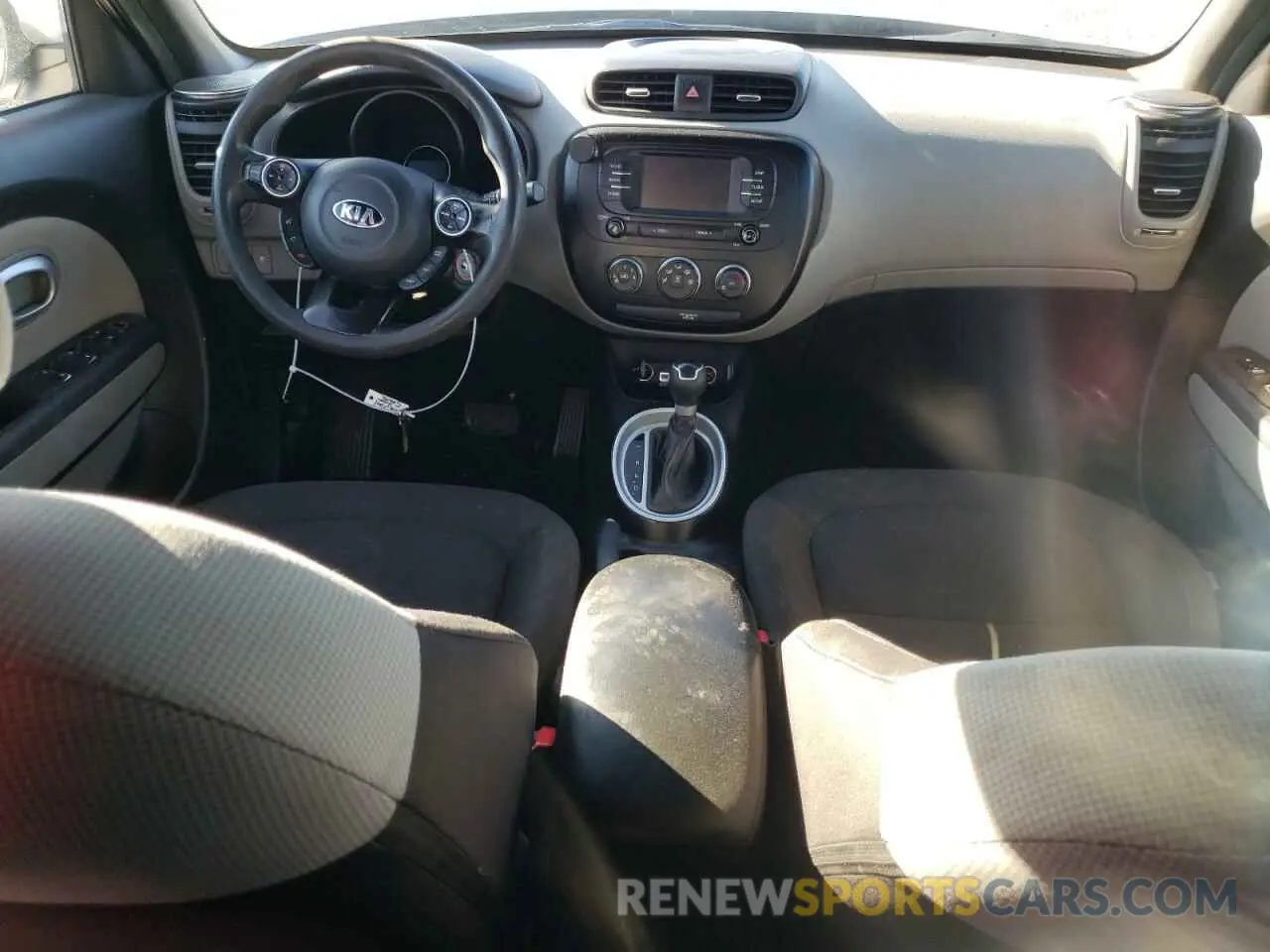 8 Фотография поврежденного автомобиля KNDJN2A29K7019528 KIA SOUL 2019