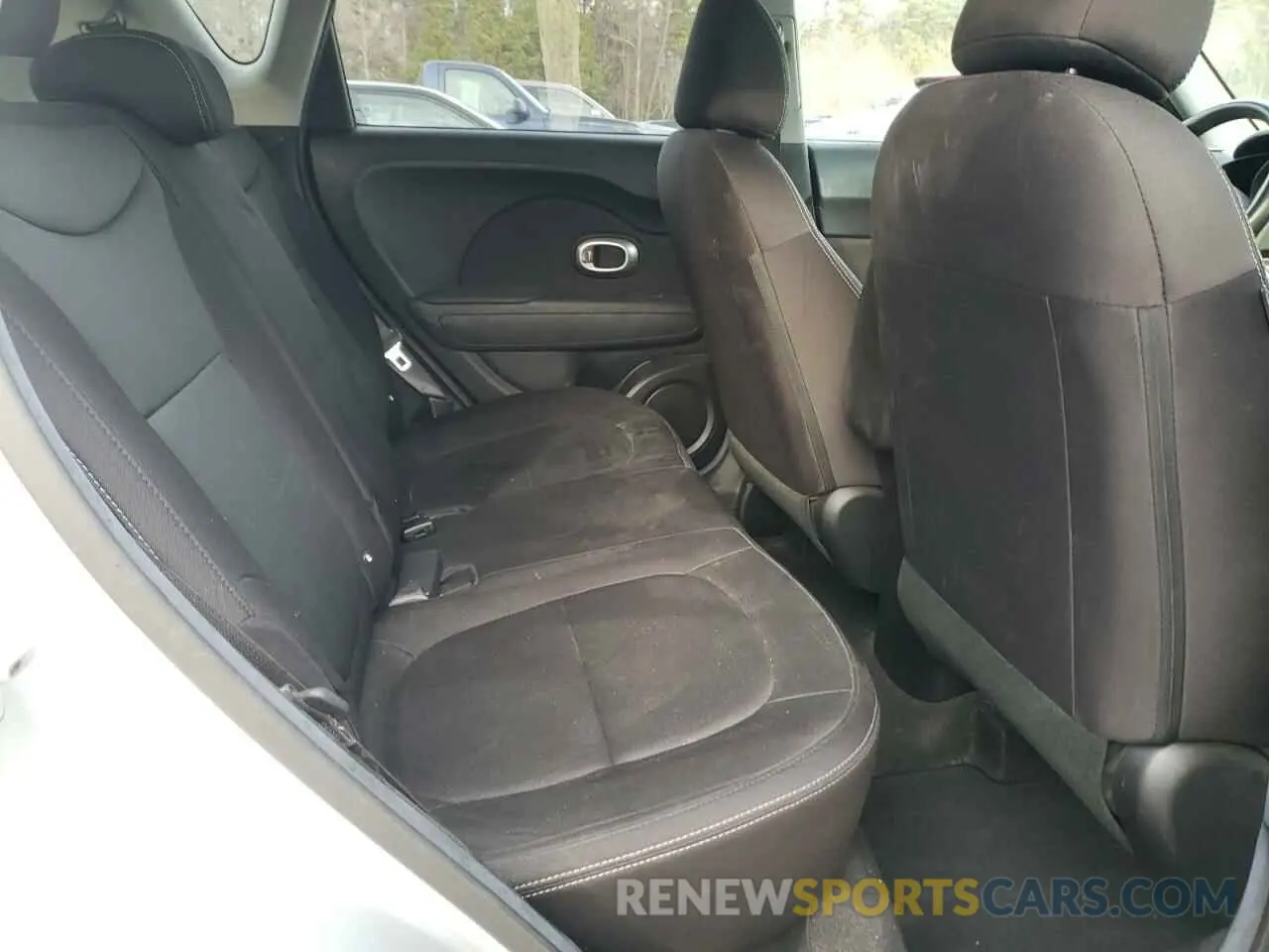 11 Photograph of a damaged car KNDJN2A2XK7024205 KIA SOUL 2019