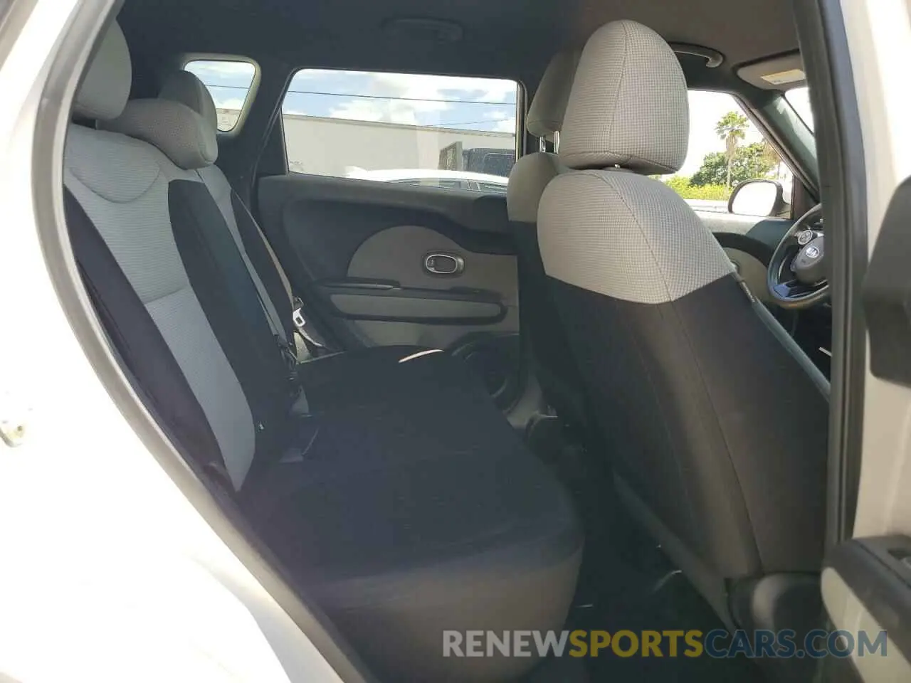 11 Фотография поврежденного автомобиля KNDJN2A2XK7682526 KIA SOUL 2019