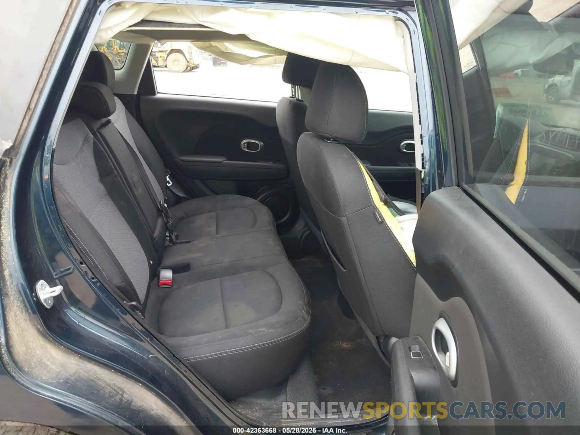 8 Фотография поврежденного автомобиля KNDJP3A50K7014633 KIA SOUL 2019