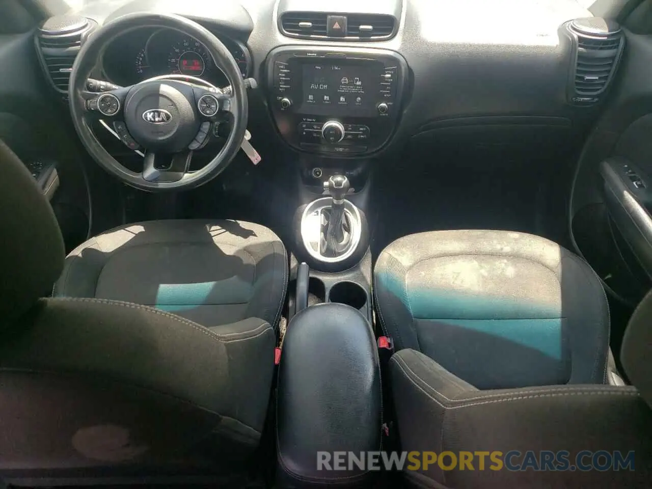 8 Фотография поврежденного автомобиля KNDJP3A51K7648355 KIA SOUL 2019