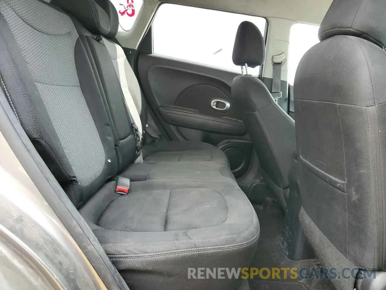 11 Photograph of a damaged car KNDJP3A53K7668719 KIA SOUL 2019