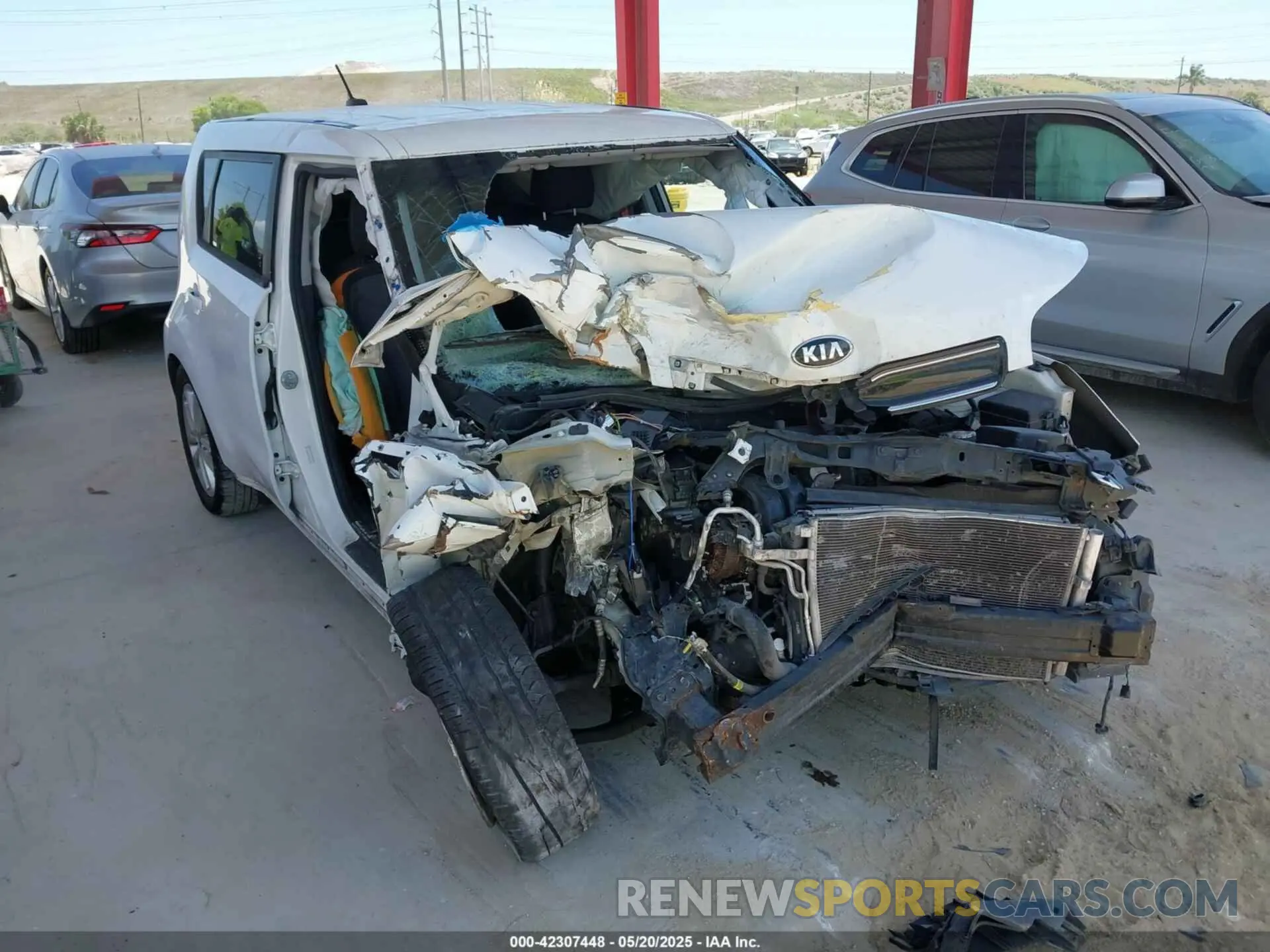 1 Photograph of a damaged car KNDJP3A54K7671564 KIA SOUL 2019