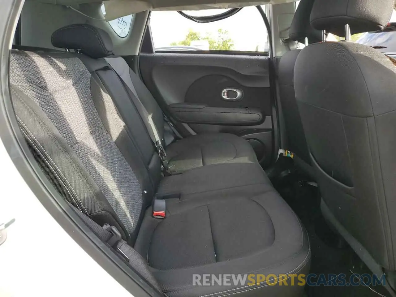 10 Фотография поврежденного автомобиля KNDJP3A54K7678031 KIA SOUL 2019