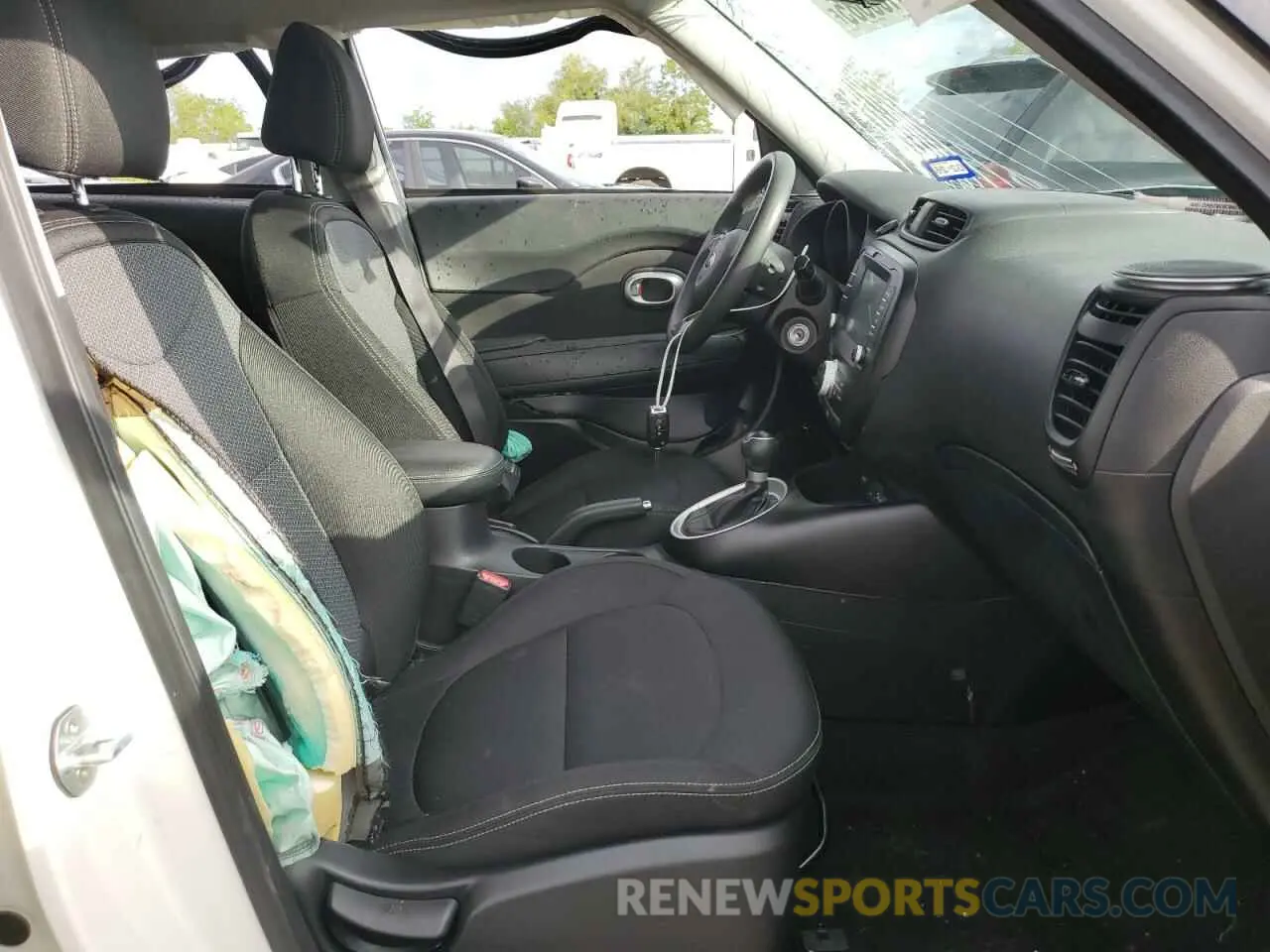 7 Фотография поврежденного автомобиля KNDJP3A54K7678031 KIA SOUL 2019