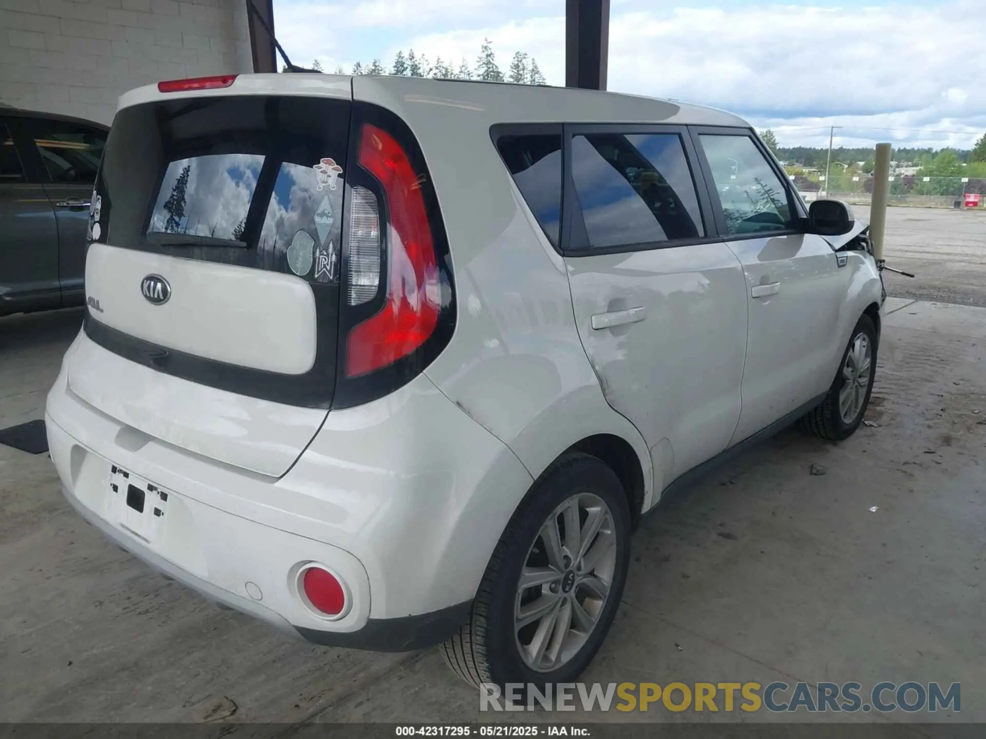 4 Фотография поврежденного автомобиля KNDJP3A55K7008018 KIA SOUL 2019