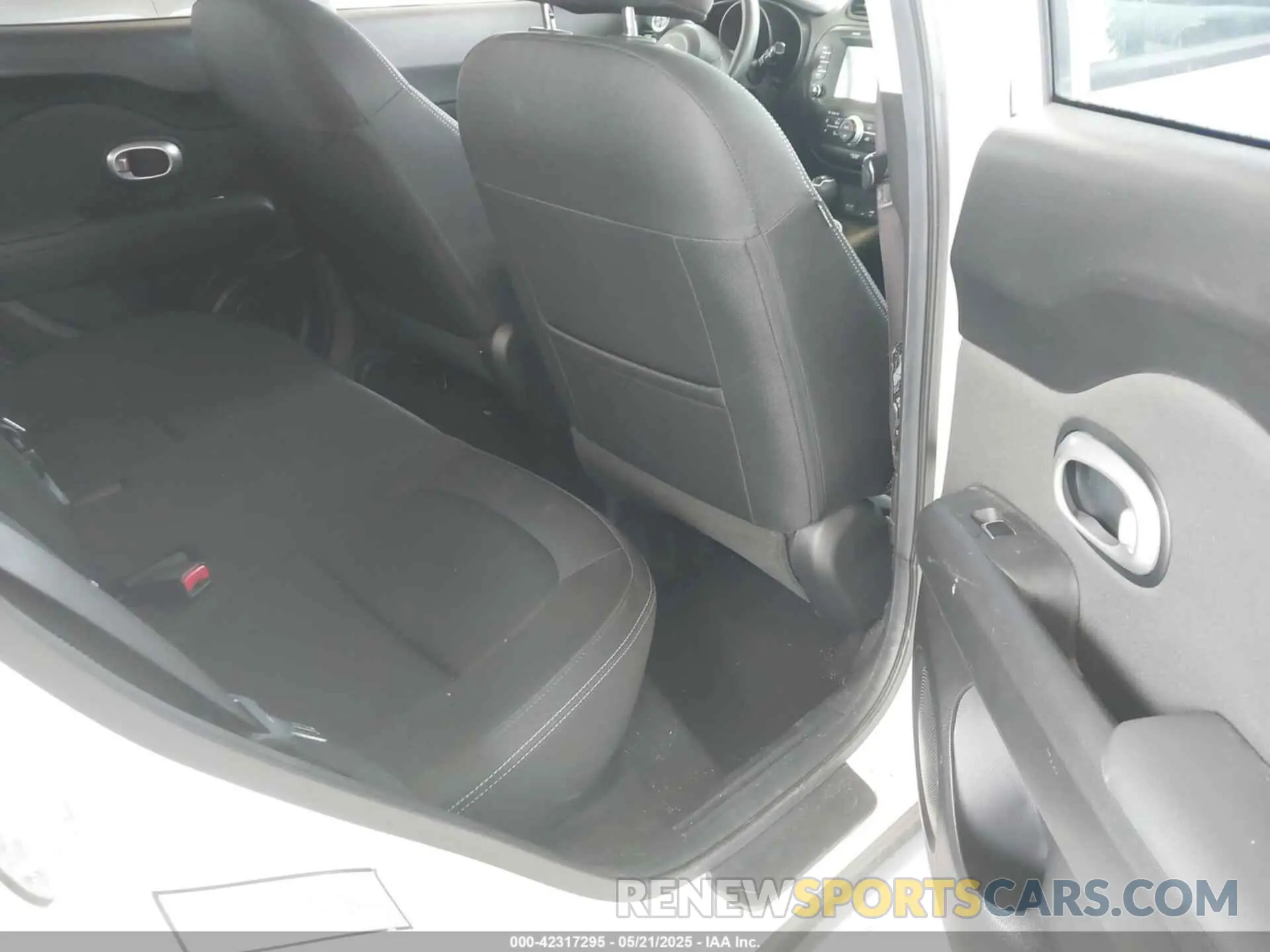8 Фотография поврежденного автомобиля KNDJP3A55K7008018 KIA SOUL 2019