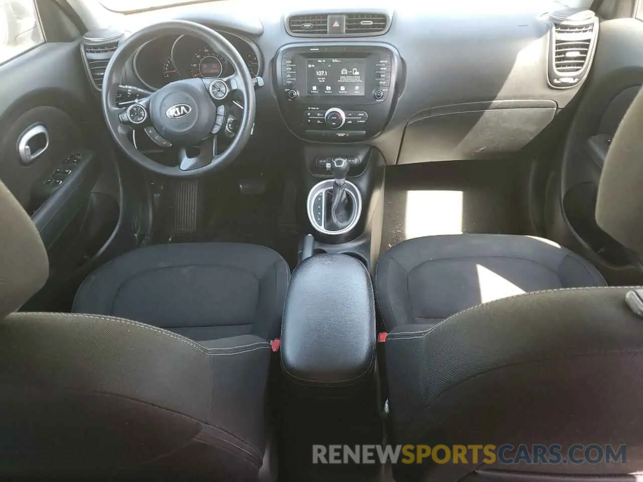 8 Фотография поврежденного автомобиля KNDJP3A55K7672559 KIA SOUL 2019