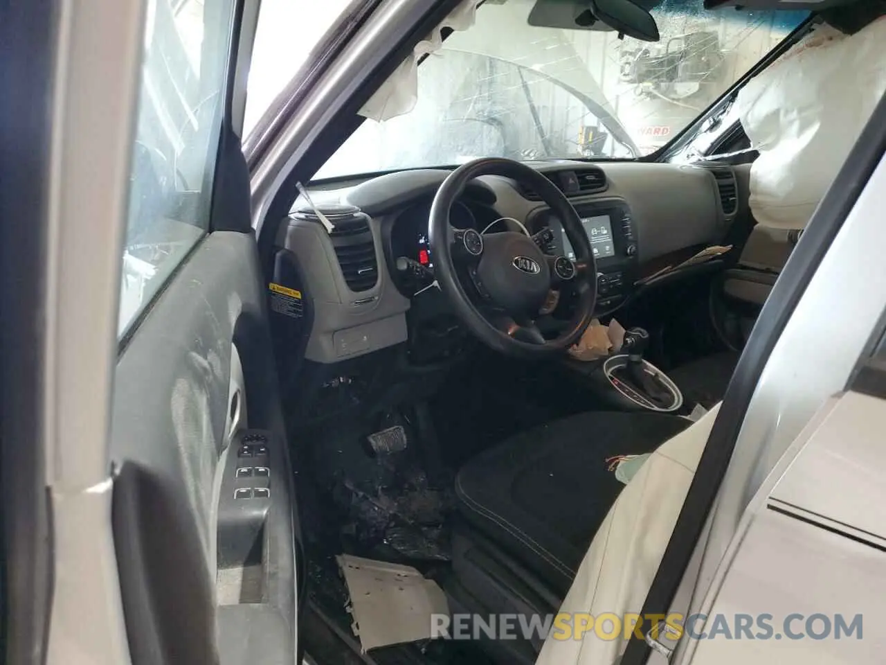 8 Photograph of a damaged car KNDJP3A55K7676630 KIA SOUL 2019