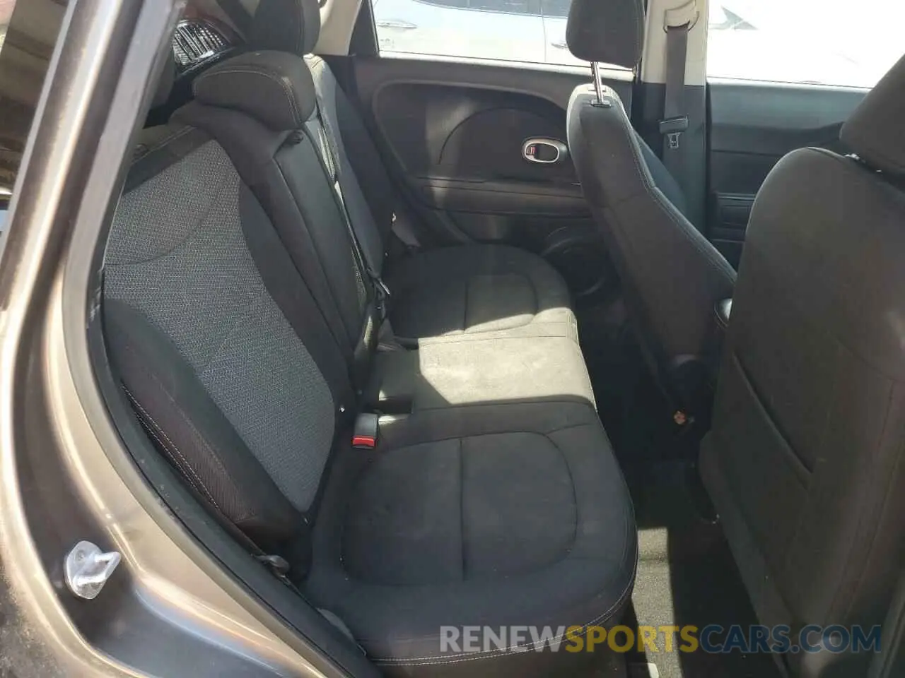 11 Фотография поврежденного автомобиля KNDJP3A56K7697938 KIA SOUL 2019