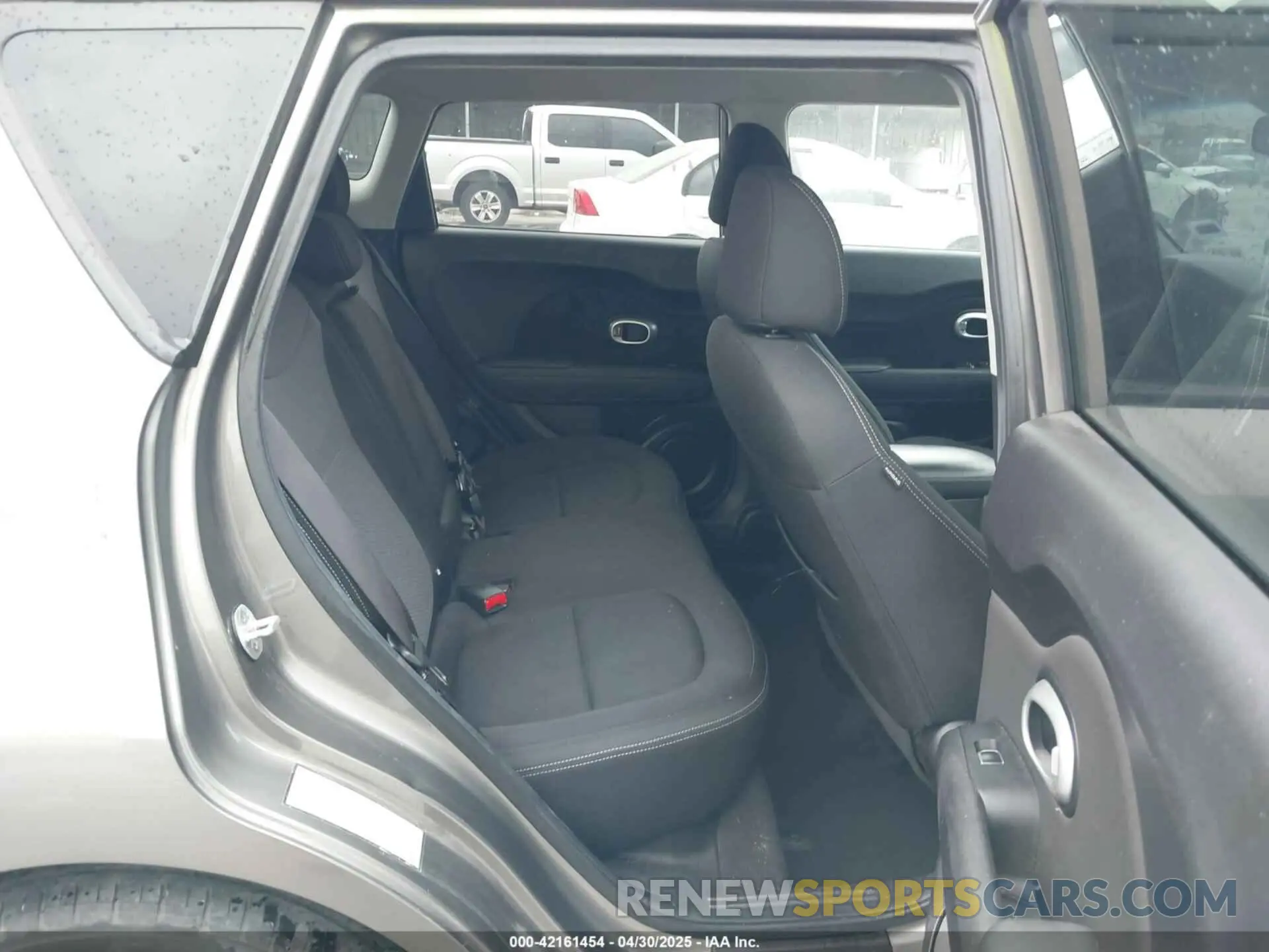 8 Photograph of a damaged car KNDJP3A57K7013463 KIA SOUL 2019