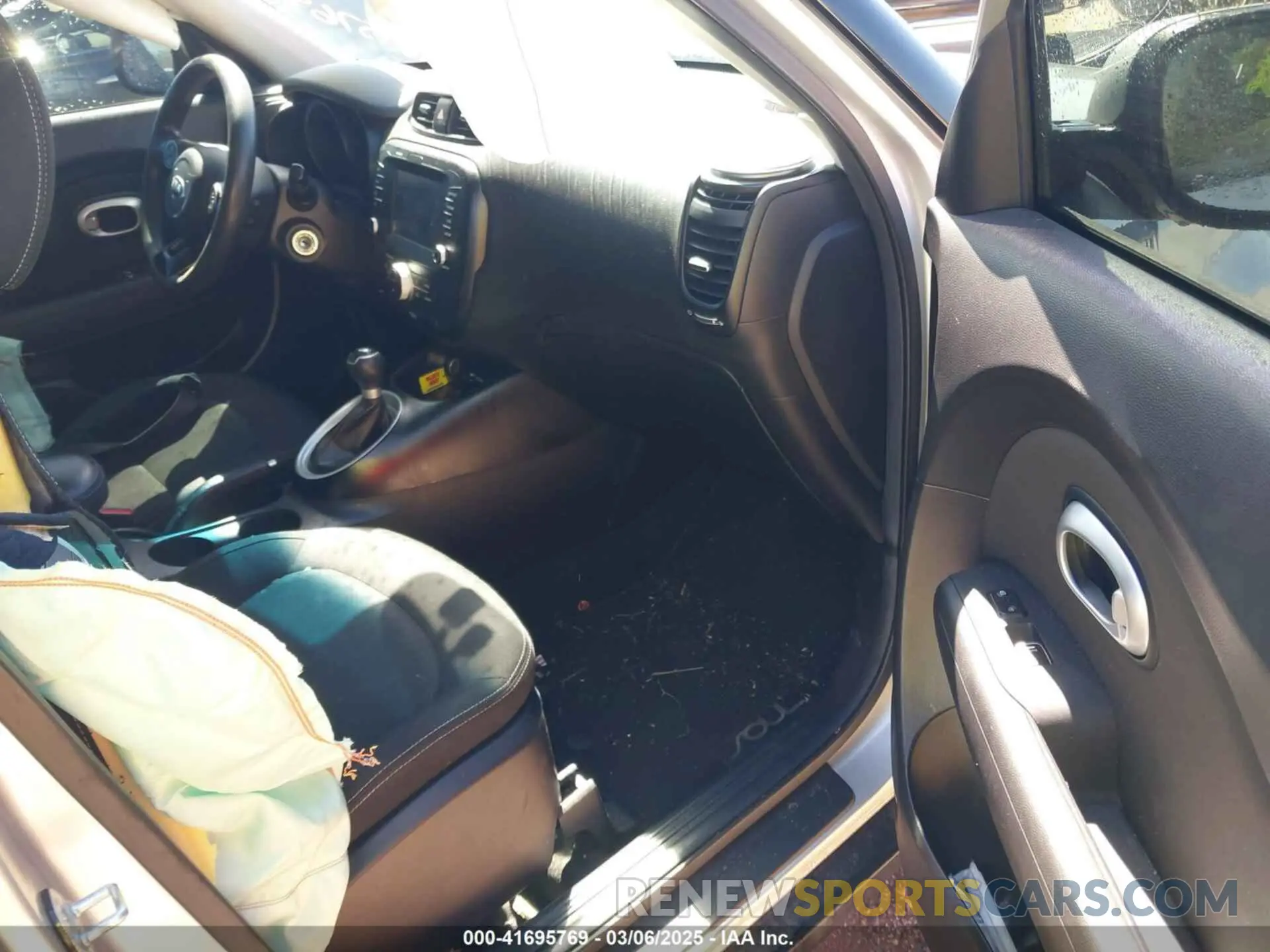 5 Photograph of a damaged car KNDJP3A58K7631729 KIA SOUL 2019