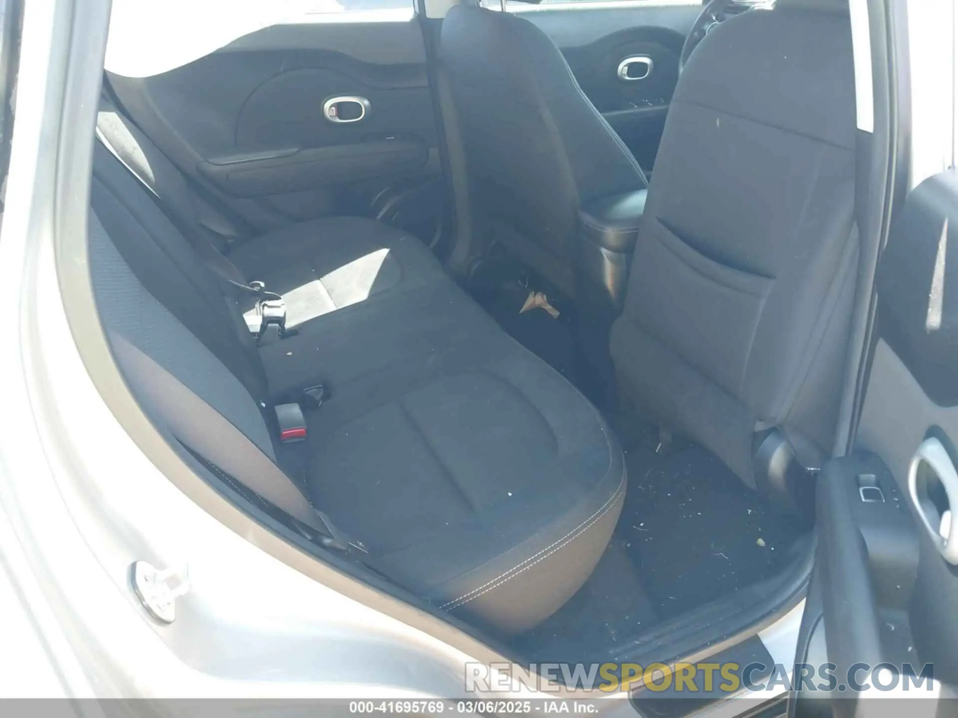 8 Photograph of a damaged car KNDJP3A58K7631729 KIA SOUL 2019