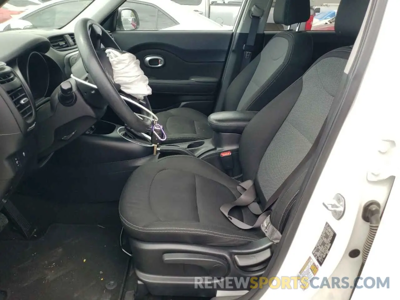 7 Фотография поврежденного автомобиля KNDJP3A58K7696385 KIA SOUL 2019