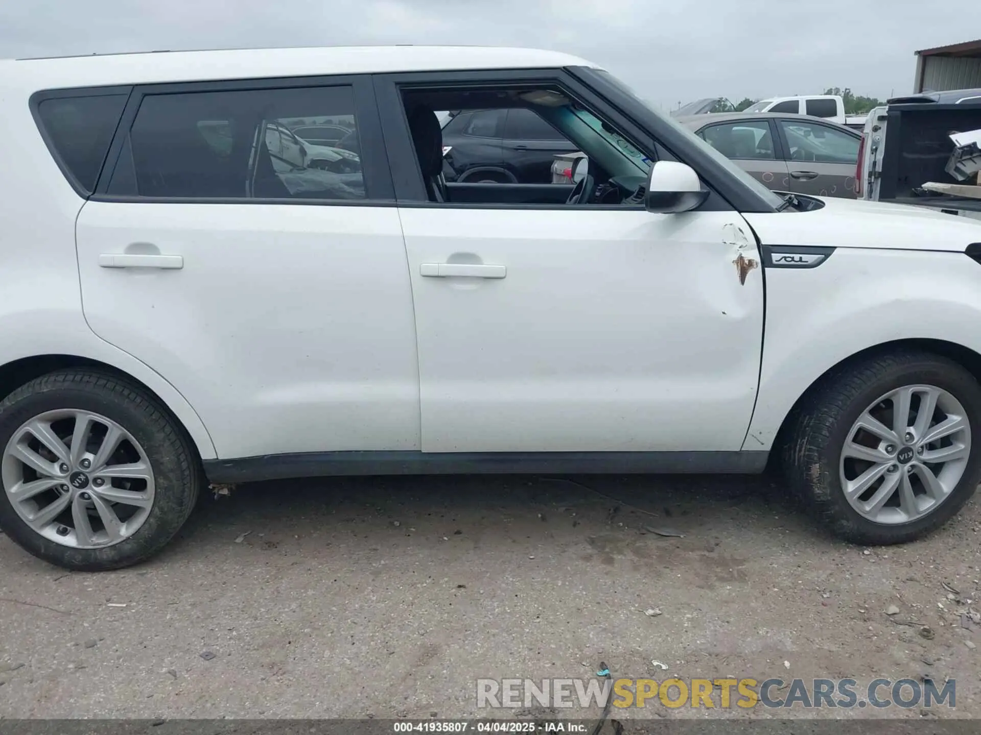 13 Фотография поврежденного автомобиля KNDJP3A59K7662245 KIA SOUL 2019