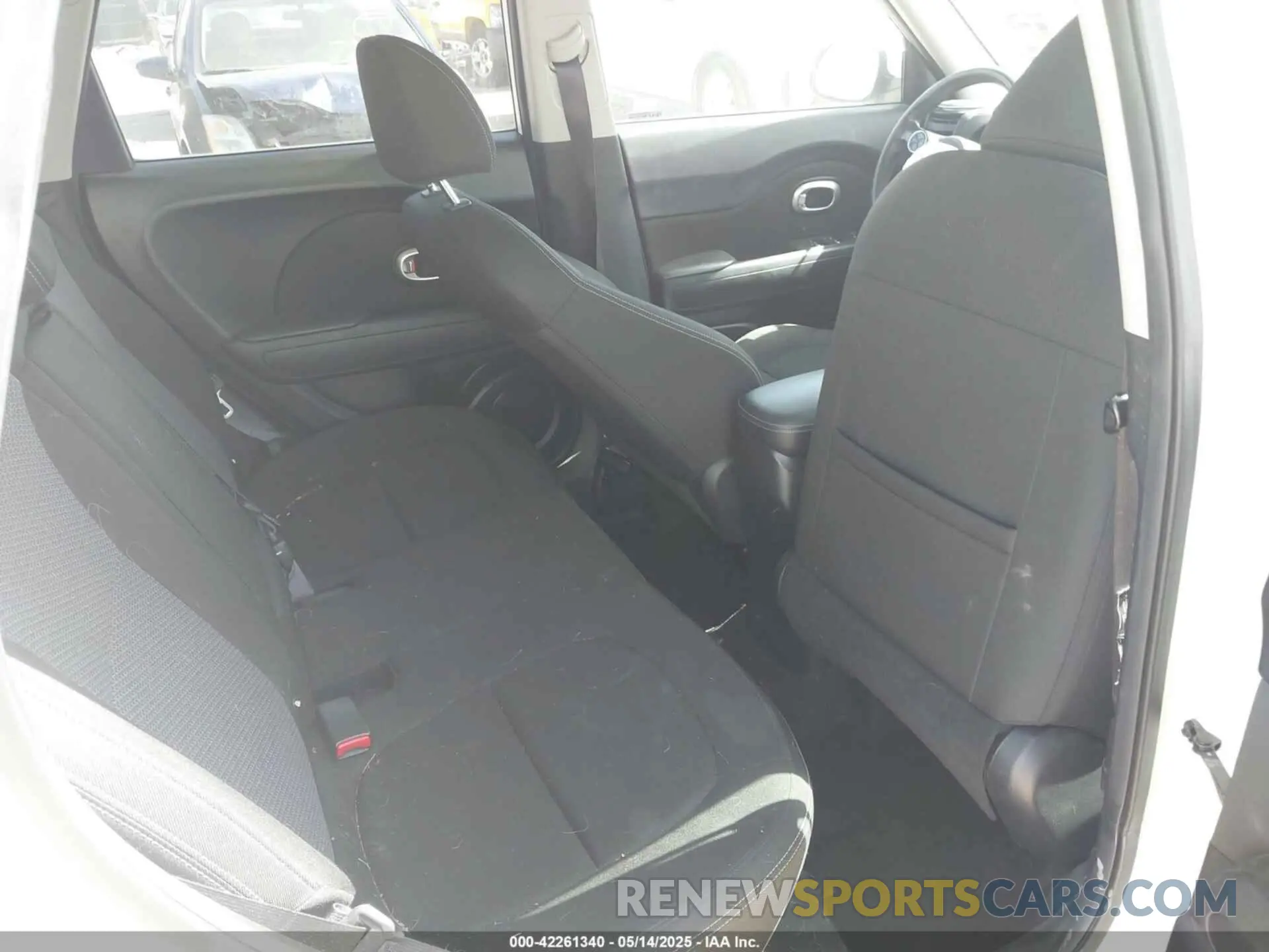 8 Фотография поврежденного автомобиля KNDJP3A59K7698145 KIA SOUL 2019