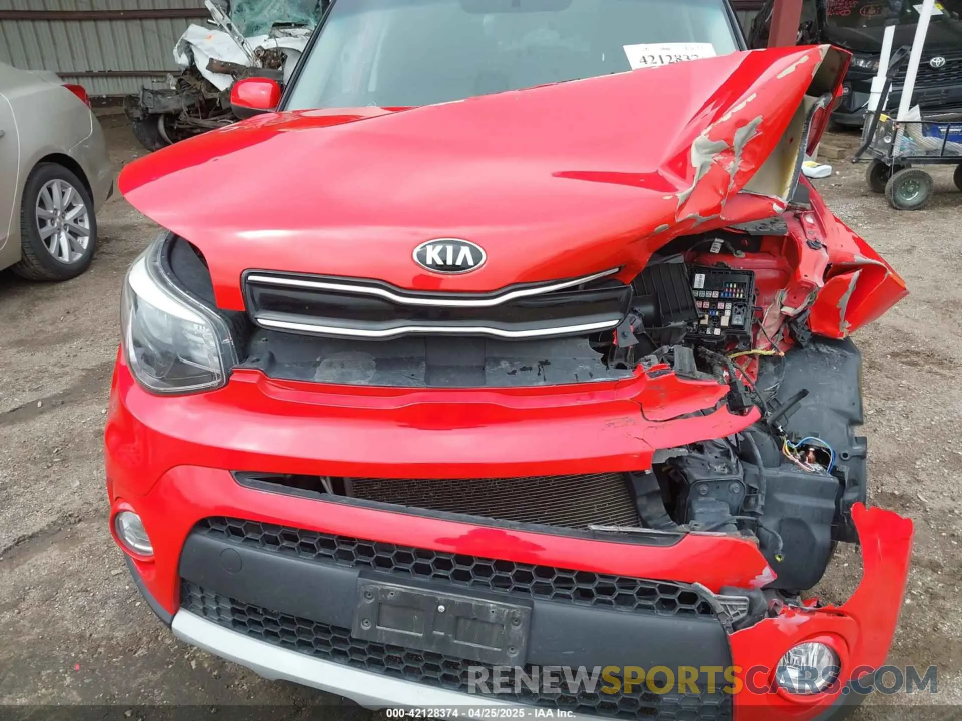 6 Photograph of a damaged car KNDJP3A5XK7640660 KIA SOUL 2019