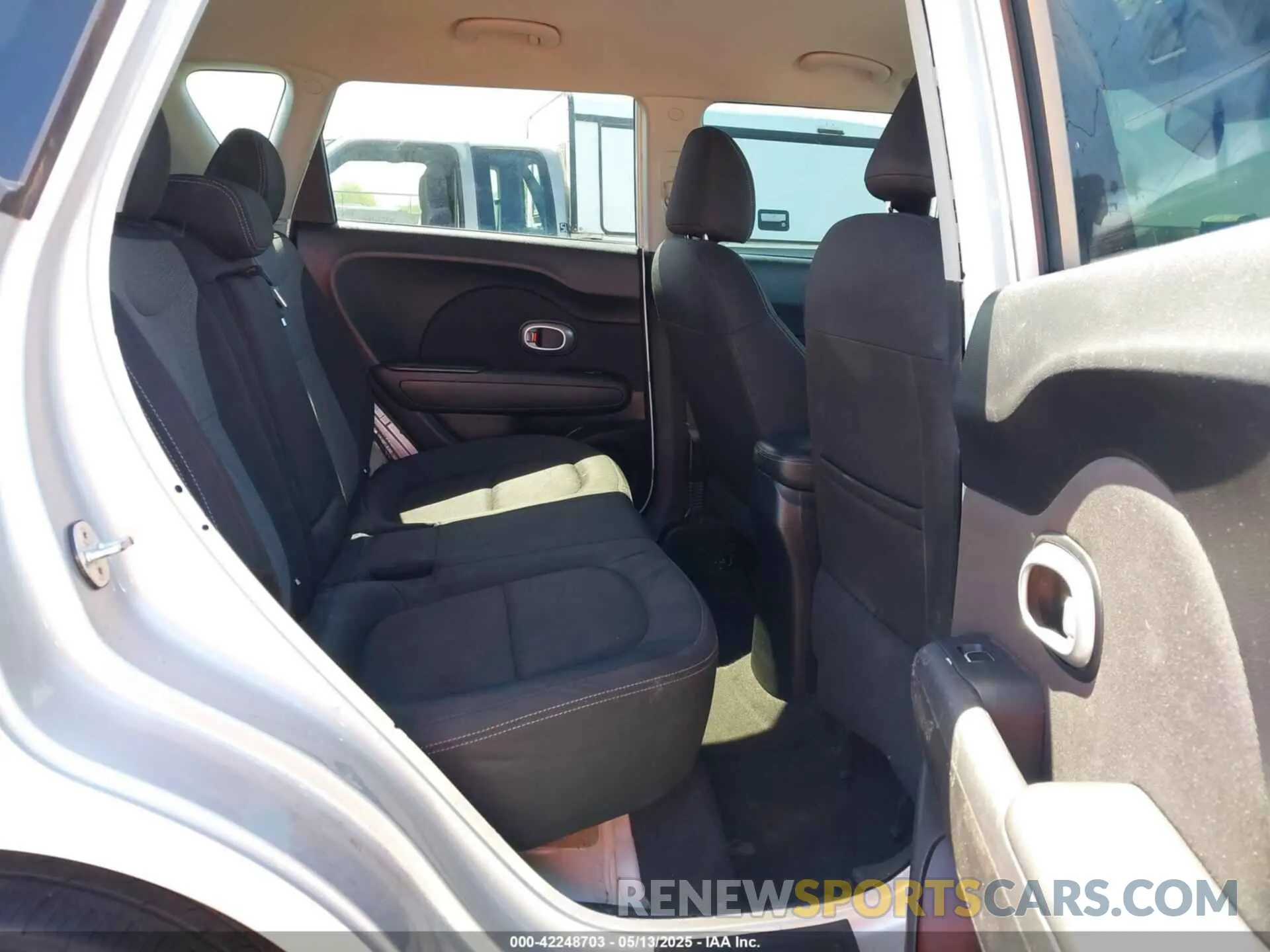 8 Фотография поврежденного автомобиля KNDJP3A5XK7691270 KIA SOUL 2019