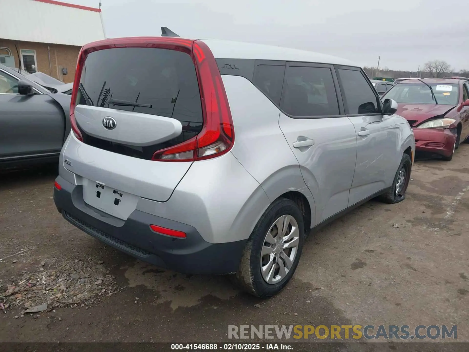 4 Photograph of a damaged car KNDJ23AU0L7109359 KIA SOUL 2020
