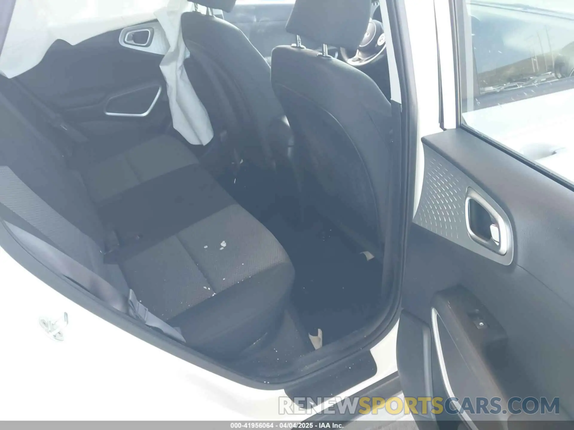 8 Фотография поврежденного автомобиля KNDJ23AU0L7703479 KIA SOUL 2020