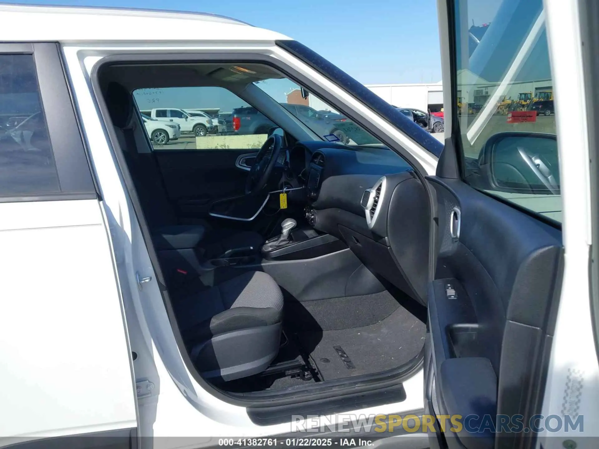 5 Photograph of a damaged car KNDJ23AU1L7049429 KIA SOUL 2020