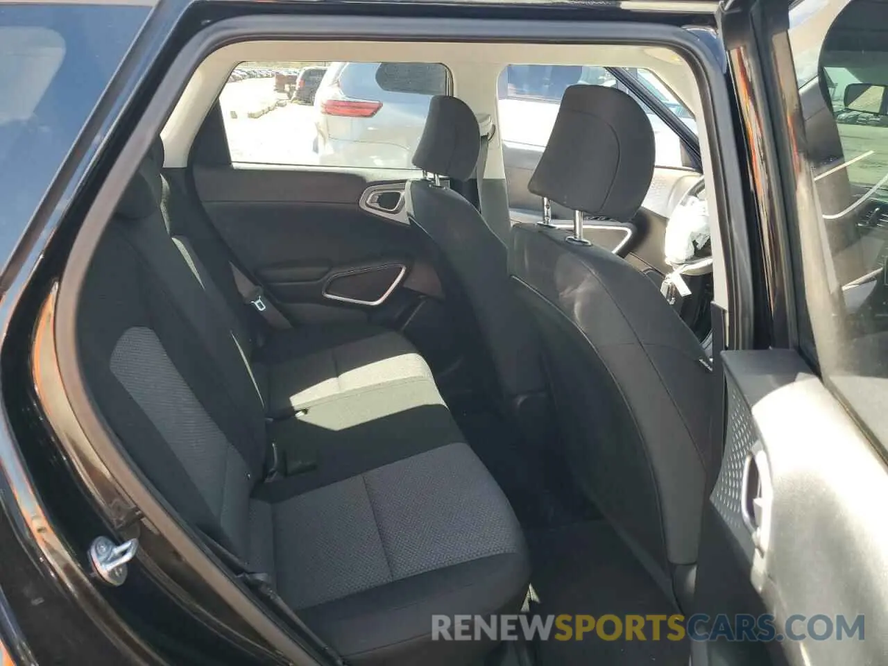 10 Фотография поврежденного автомобиля KNDJ23AU1L7062780 KIA SOUL 2020