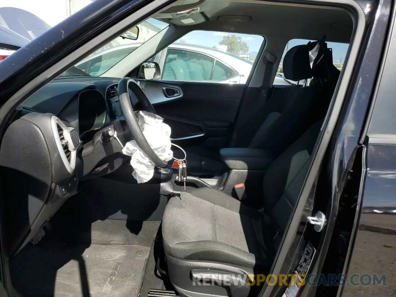 7 Фотография поврежденного автомобиля KNDJ23AU1L7062780 KIA SOUL 2020